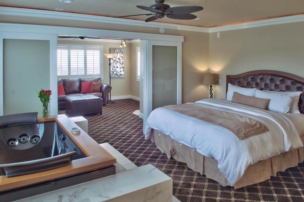 Lovers Point Inn